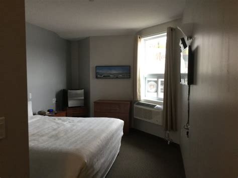 marathon harbour inn